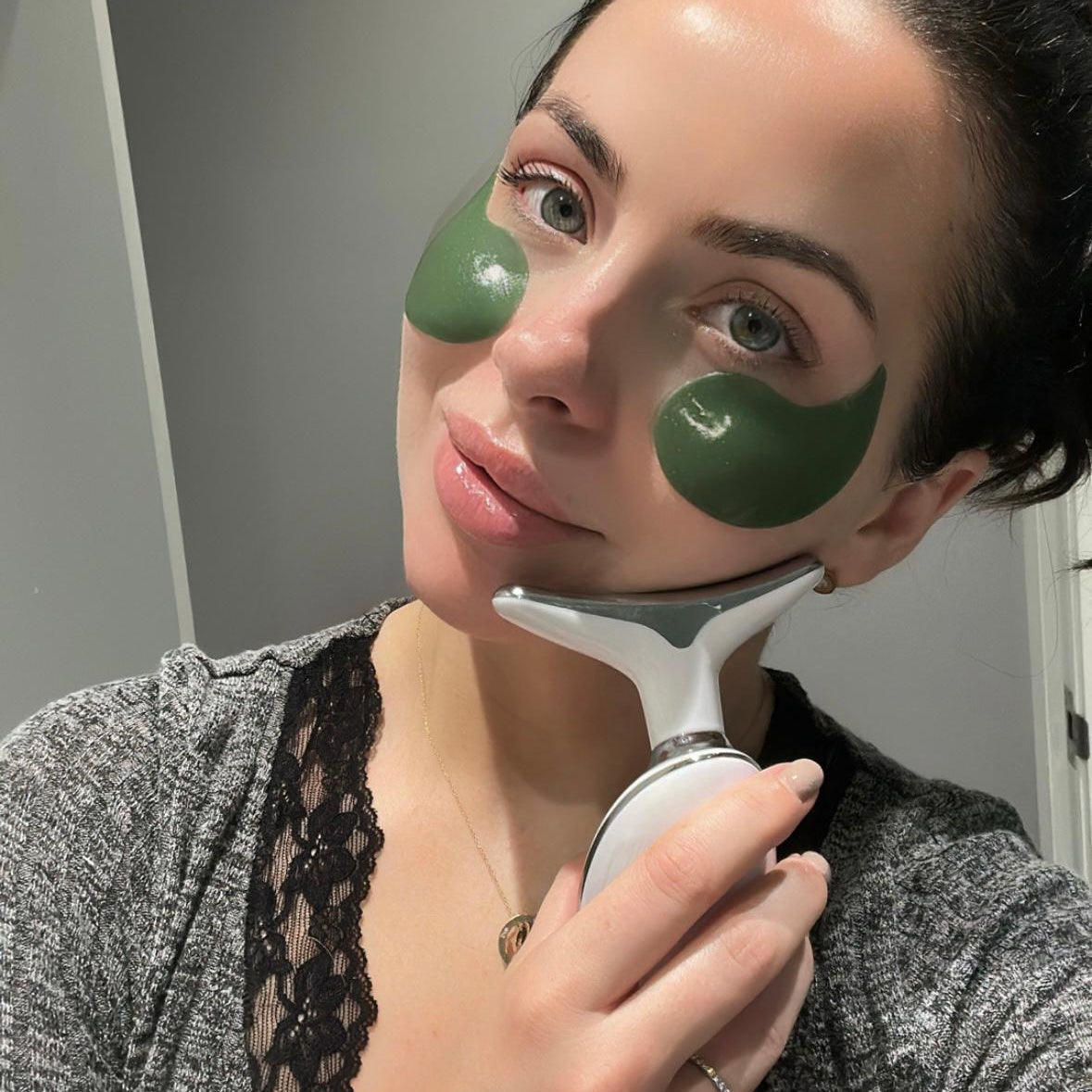 Alma Skin™ Face Sculpting Device with LED functionality - White
